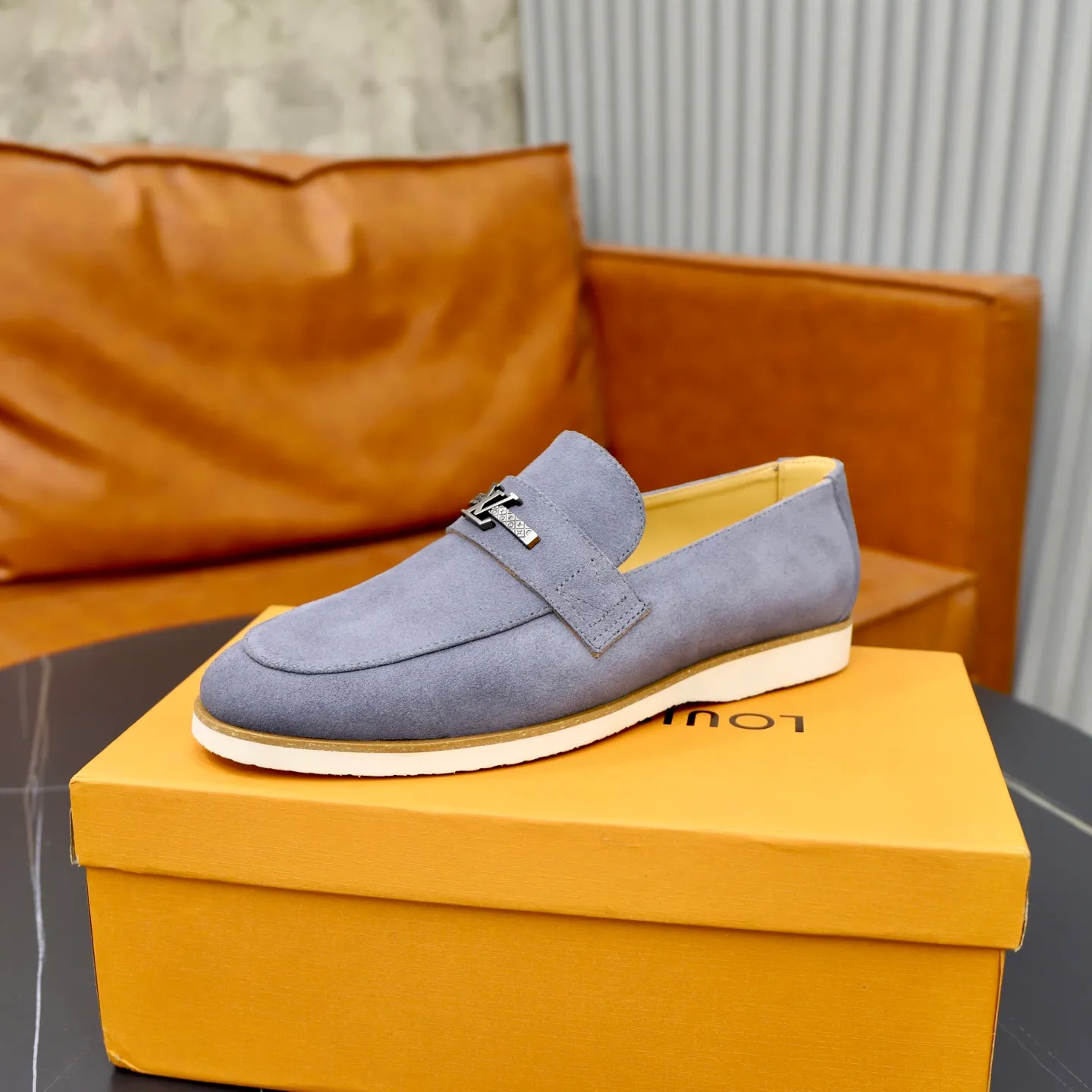 Ex-factory price: 442💰🙅‍♂️🙅‍♂️🙅‍♂️ Brand: LV Louis Vuitton Standard code: 38-44 (45 customized) Grade: Same as the official website Material: Original cow suede material stitching Comfortable and breathable cowhide lining Lightweight wear-resistant foam outsole Style category: Men's fashionable casual shoes Running sports shoes Distinguished luxury brand elements Top luxury color: actual picture color